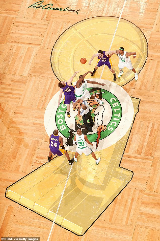 Još 2008. godine NBA je koristila naljepnice na terenu Larry O'Brien Trophy tijekom finala NBA lige