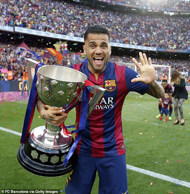 Tijekom karijere Dani Alves je osigurao srebrni pribor u više različitih zemalja