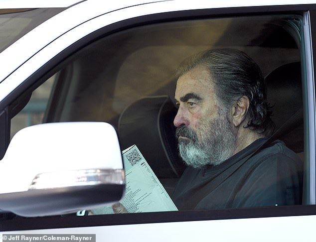 Selleckov izgled dramatično se pomaknuo iz samouvjerene ličnosti koju je utjelovio kao cijenjeni policijski povjerenik za Blue Bloods