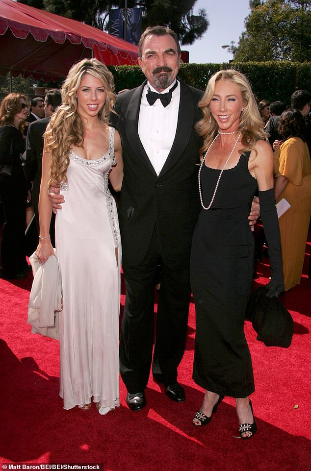 Iste godine kupio je svoj dom, svoju ikoničnu osmogodišnju ulogu u Magnumu, PI je prišao kraju i dočekao kćer Hannah (lijevo), koja sada ima 36 godina, s novom suprugom Jillie Mack (desno), s kojom se oženio 12 mjeseci prije