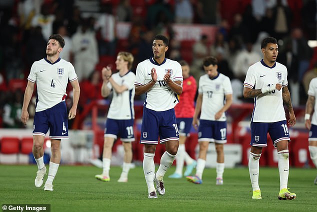 Declan Rice (lijevo) i Jude Bellingham (centar) možda su najdarovitiji veznjaci Engleske, ali nedostaju im sinergija na terenu