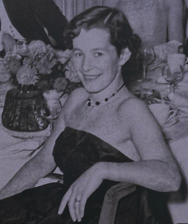 Unatoč tome što par nije podržao njihove obitelji, nastavili su započeti svoje i dočekali nevjerojatnih osmoro djece (Nancy na slici)
