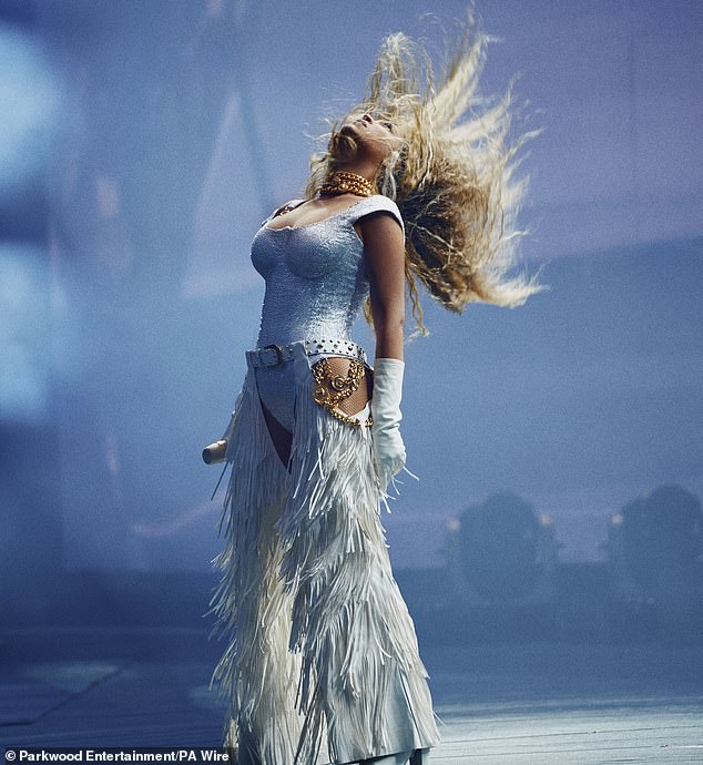 Obožavatelji su za tu priliku nosili kaubojske šešire od rinestona, dvostruki traper i kožne čizme, u počast albumu i Beyoncé, koji je iz Houstona, Texas