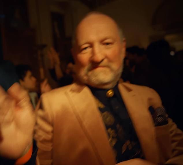 Kao i Edov otac John (na slici) dijelili su Jima, Billa, Petera, Chrisa, Maryanne, Bridgeta i pokojne Sally, kao i 23 unuka.