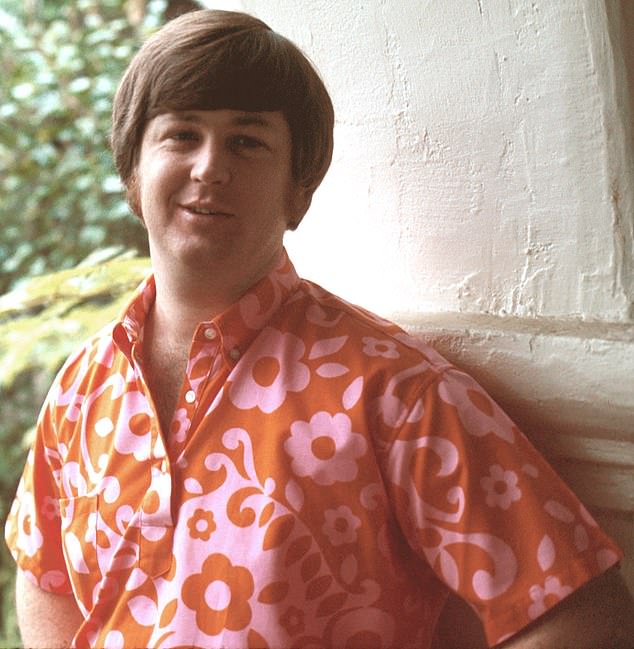 Wilson se uronio u tešku upotrebu droga u šezdesetim godinama, što je u kombinaciji s njegovim psihološkim pitanjima pridonijela njegovom sve većem povlačenju iz javnog života; Na slici 1968