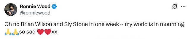 Ronnie Wood iz Rolling Stonesa dodao je njegov glas zboru, tweetirajući: 'Oh ne Brian Wilson i Sly Stone u jednom tjednu ~ Moj svijet je u žalosti tako tužno xx'