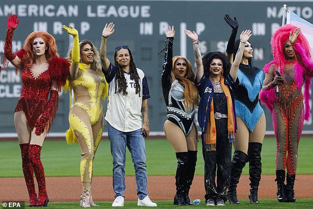 Boston Red Sox potaknuo je kontroverzu stavljajući predgrupu show ranije ovog tjedna