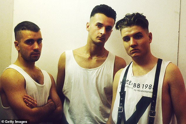 Nitzer EBB objavio je svoj debitantski album That Total Age 1987. godine prije nego što je objavio niz projekata sljedeće desetljeće, uključujući Showtime i Ebbhead (Douglas prikazan s desne strane)