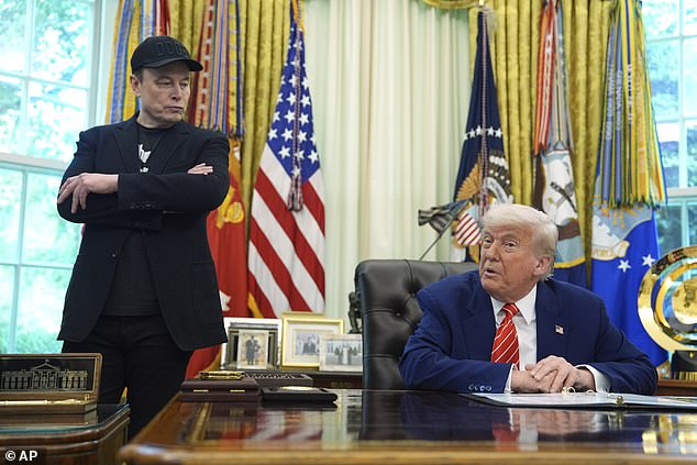 Glazbenik je zatim okrenuo pogled na predsjednika Trumpa zbog svoje odluke da ukloni sredstva za USAID 1. veljače