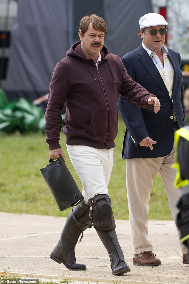 Emily se pridružio na Set Polo čizme, Danny Dyer, koji se vratio u svoju ulogu samostalnog poslovnog poslovanja Electronics Freddie Jones