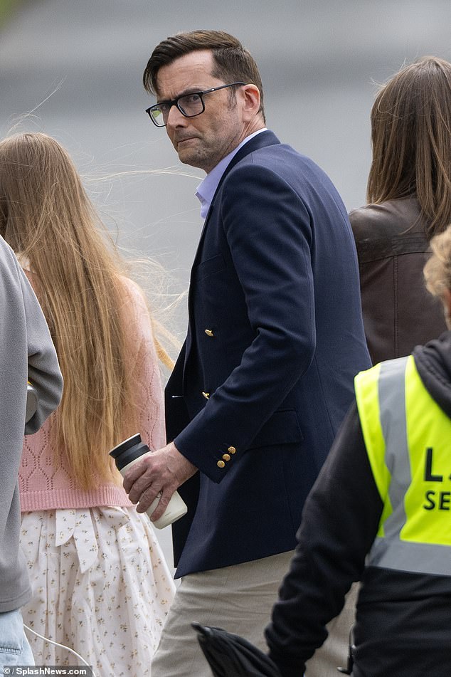 David Tennant (54) vratio se u ulogu lorda Tonyja Baddinghama, nakon što je napravio senzacionalni povratak na snimanje filma ranije ovog mjeseca nakon što je posljednja serija završila na litici
