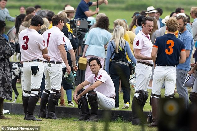 U jednom je trenutku glumac izgledao prilično blistavo usred snimanja za polo scene