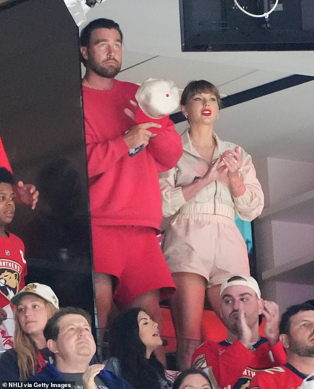 Swift upalila je njezin sjajni dijamantni i zlatni nakit s jednako skupom odjećom