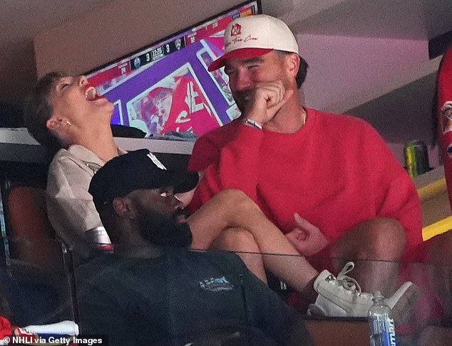 Dvojac je stavio animirani zaslon