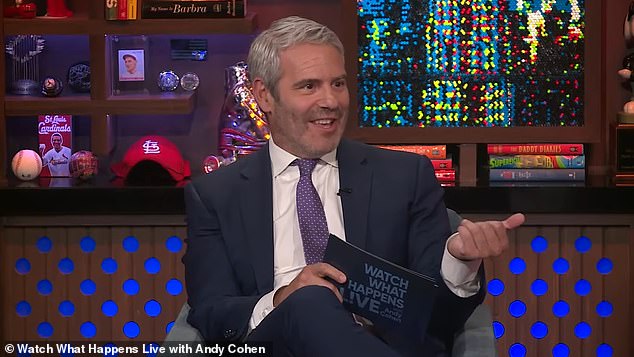 U tome je domaćin Andy Cohen gurnuo: '(Moram ti reći da idem u LA za ovo! Vidio sam da puno (plastične kirurgije) radi na tim stolicama. To je stvarno dobro '