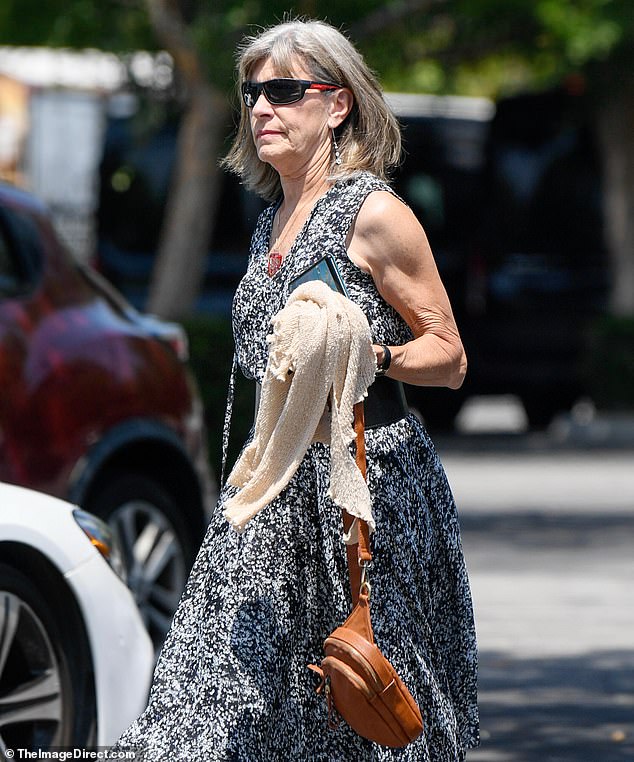 Glumica je prošli vikend izašla u LA i pokazala svoj ljetni stil noseći haljinu bez rukava, cvjetne uzorke