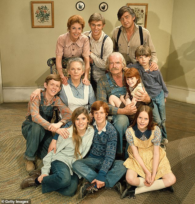 Po prikupljanju pozitivnih ocjena, film je pokrenuo sada klasičnu seriju Waltons - koja je prikupila brojna priznanja, uključujući nagradu Emmy za izvanrednu dramsku seriju 1973; Glum viđen 1972