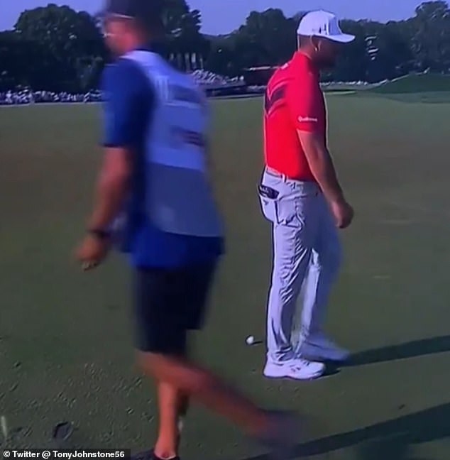 Dechambeau je imao dugu konverzaciju službenika prije nego što su odlučili gdje bi ga mogao odbaciti