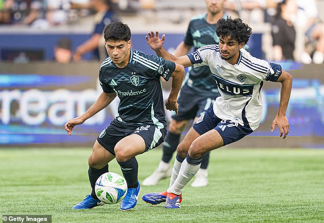 Obed Vargas (left) was born in Anchorage, Alaska, but has chosen to play for Mexico