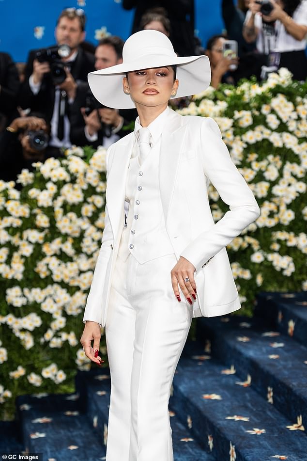 Dok se Zendaya, 28, pojavila kao šok kandidat nakon što je izrazila da želi biti negativca tijekom intervjua (na slici svibnja 2025.)