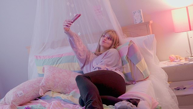 'Odrastajući u industriji zabave, bila sam djevojka koju pokušavamo spasiti. Od vitalnog je značaja da pomognem zaštititi mlade žene od iskustava koje sam izdržao u vlastitom životu ', podijelila je