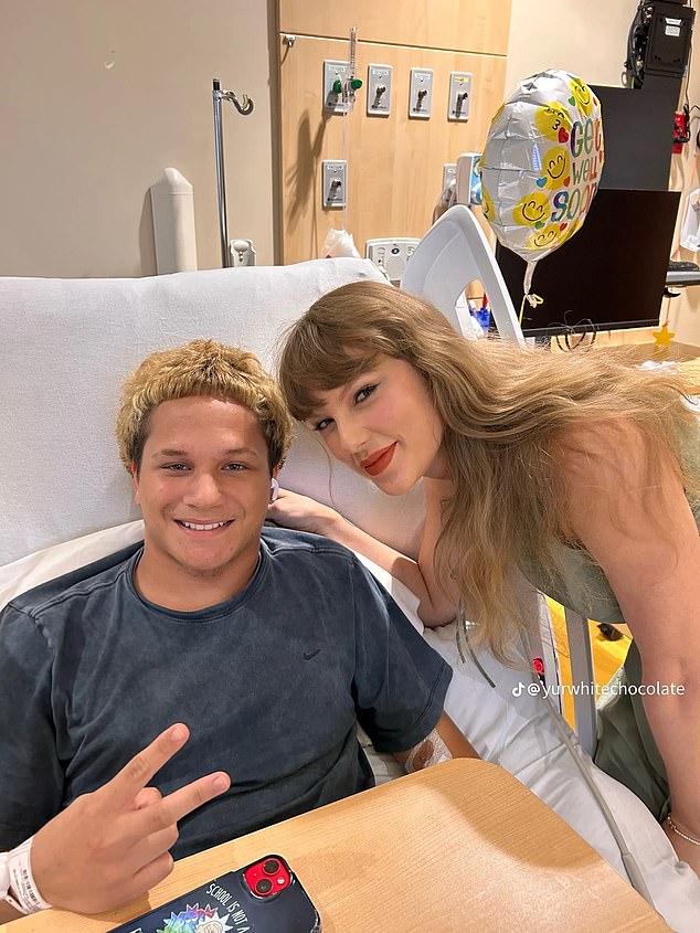 Grammy nagrađivana umjetnica izgledala je lijepo u haljini za tuku s kosom labavom oko nje