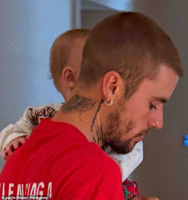 Uoči vikenda za Dan oca, koji će ga označiti kao tata, 31-godišnja kanadska pop zvijezda prenijela je post vrtića s više snimki s TOT-om