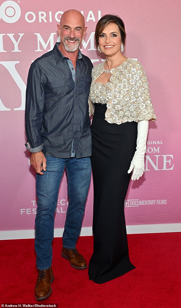 Još jedna zvijezda i prijatelj, Christopher Meloni, 64, izašao je na događaj