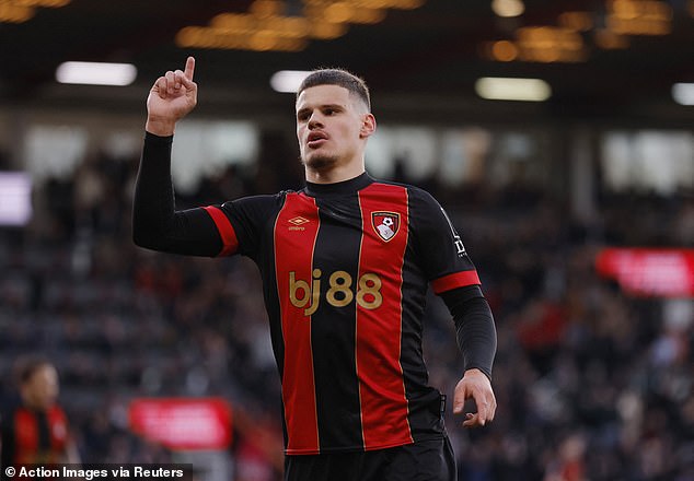U međuvremenu, Liverpool želi potpisati Bournemouth's 45 milijuna funti lijevog beka Milosa Kerkeza