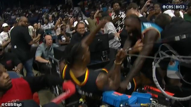 Howard i Stephenson sukobili su se i upali u gomilu na njihovim Big3 debitama
