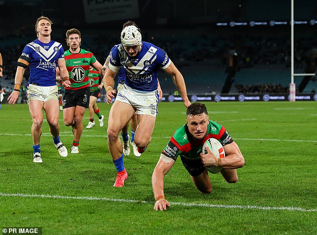 Jack Wighton (desno) zaronio je dok je Canterburyjev Jake Turpin bio u grijehu za visoki udarac na Tyrone Munro