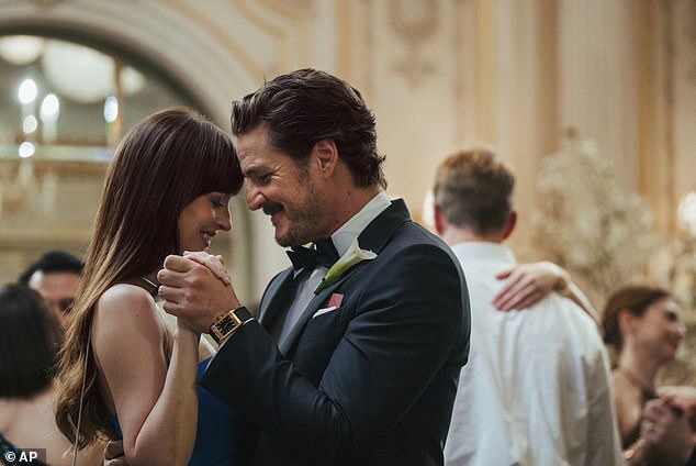 Materialisti, u kojima su glumili Dakota Johnson i Pedro Pascal prikupili su gotovo 50 posto od svog vikenda u otvaranju, povlačeći se samo 5,8 milijuna dolara
