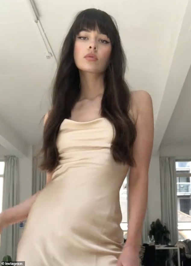U međuvremenu, James se kaže da se prošlog mjeseca razdvojio od djevojke modela Charlotte Rose Smith (na slici), a također je primijećen na mjestu ekskluzivnog izlaska.