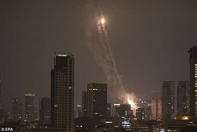 Izrael se suočio s dvije noći bombardiranja od iranskih raketa i dronova