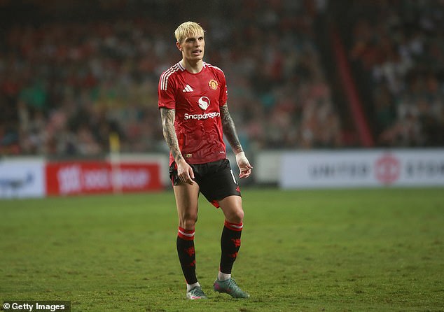 Alejandro Garnacho rečeno je da 'moli' da može pronaći novi klub od strane United šefa Ruben Amorim