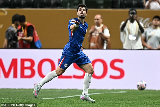 Pedro Neto postigao je prvi gol Chelseaja na turniru ... ali vrlo je malo bilo tu da ga vidi