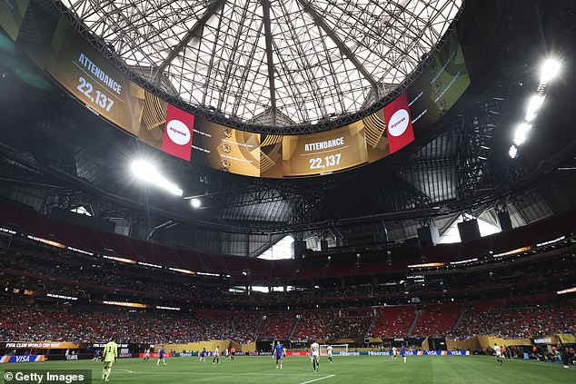 Chelsea je otvorio svoju kampanju na američkom tlu ispred samo 22 000 obožavatelja u 75.000 kapaciteta Mercedes-Benz Arena