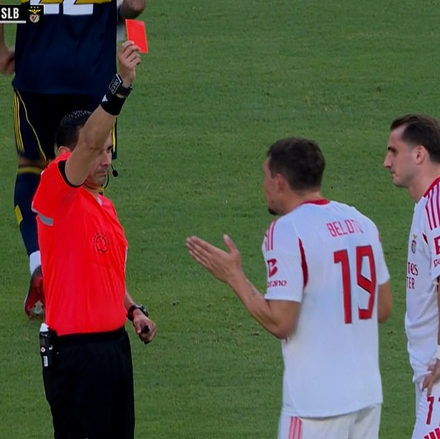 U drugom poluvremenu, Andrea Belotti je poslana nakon nesmotrenog izazova u 72. minuti