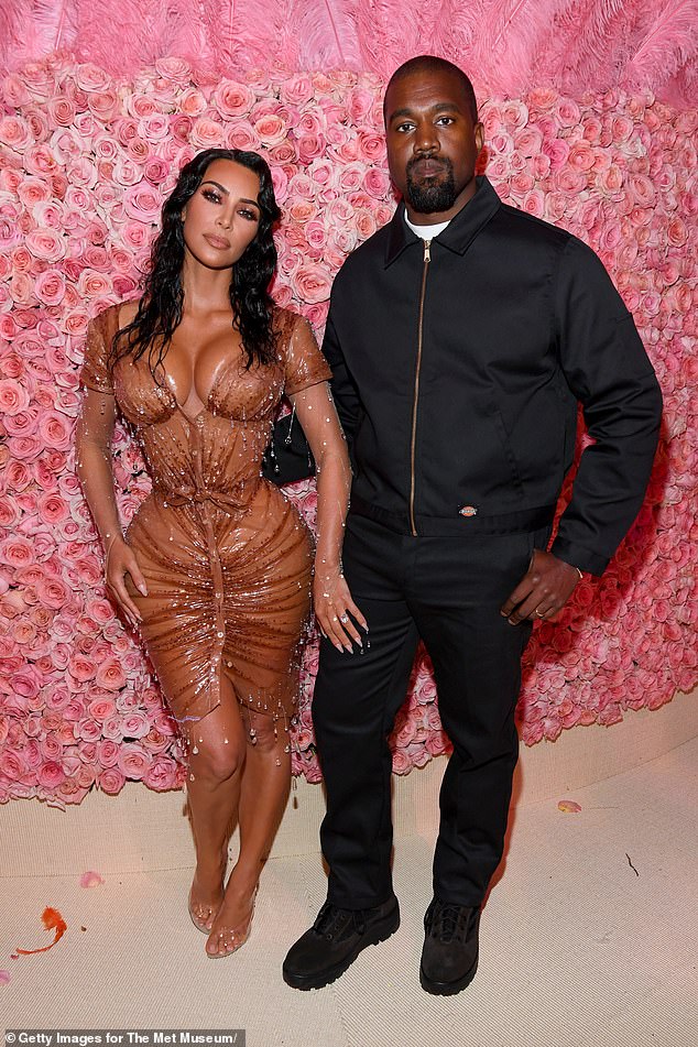 Kim dijeli Sjever, kao i još troje djece, sa svojim bivšim suprugom Kanye West; Na slici 2019