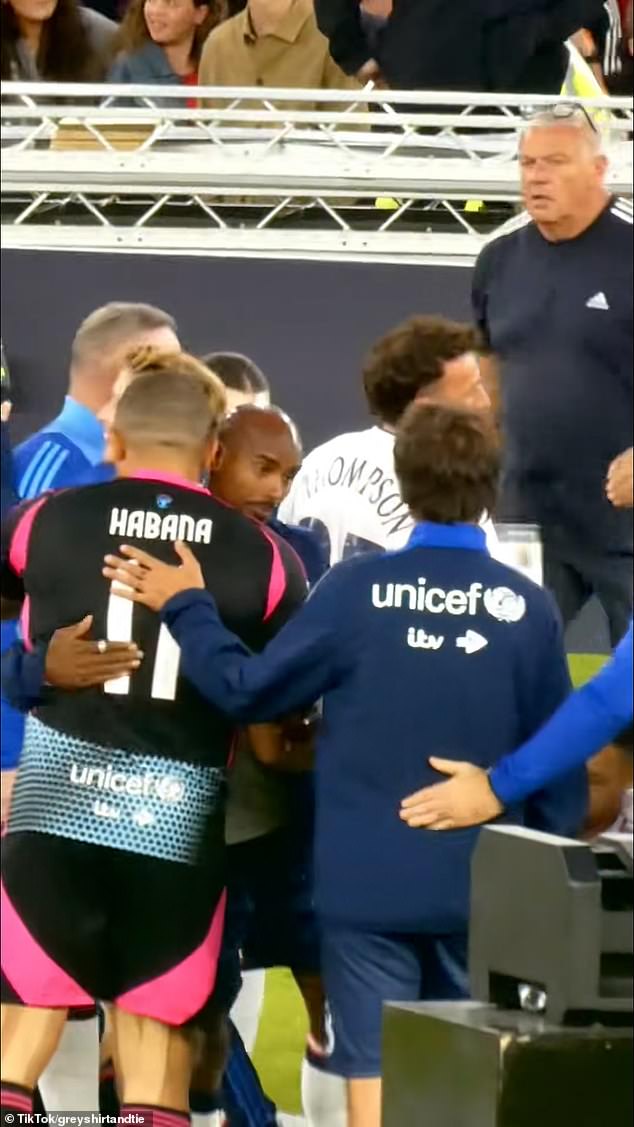 Louis je potpuno izbio Sama dok je prihvatio još nekoliko zvijezda nogometne pomoći, uključujući Mo Faraha i ragbi asa Bryan Habana