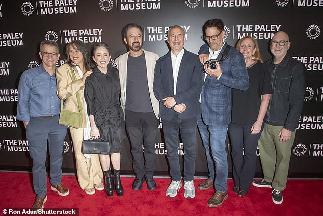 Događaj, koji je također uključivao i druge glumačke članove poput Brada Garretta i Maggie Wheeler, vidio ih je kako se podsjećaju na show i njegovu trajnu popularnost