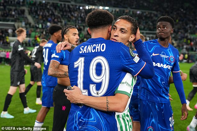 Jadon Sancho i Antony - viđeni na posudbi u Chelseaju i Real Betis - nisu opcije u trgovini u klubu Teh