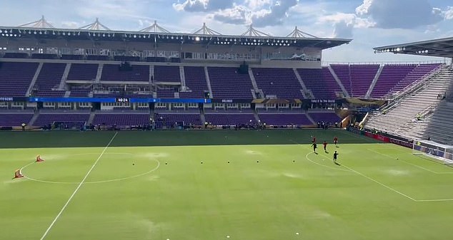 Stadion je dizajniran tako da odgovara kapacitetu od preko 25.000 obožavatelja - ali u utorak je bilo mase praznih sjedala