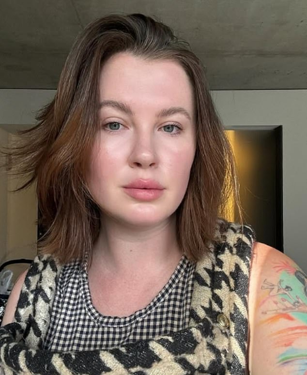 Irska i njezin poznati otac javno su se obraćali vrpci više puta u 18 godina otkako se pojavio