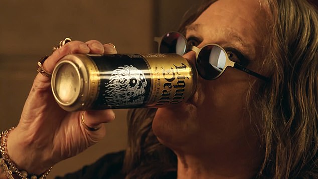 Proizvođač pića Tekuća smrt osigurao je ugovor s Princeom od tame kako bi se zabio njegov DNK koji je na deset limenki s ledenim čajem s ograničenim izdanjem