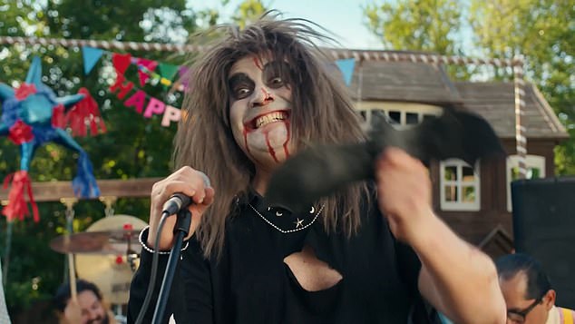 Skič koji pokazuje da netko igra mladu verziju Ozzyja koji nastupa na dječjoj rođendanskoj zabavi prije nego što ih zastraši pojedeći glavu igračaka