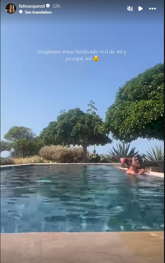 Vazquez je uzvratio kritičare na Instagramu, objavljujući sliku u bazenu na odmoru