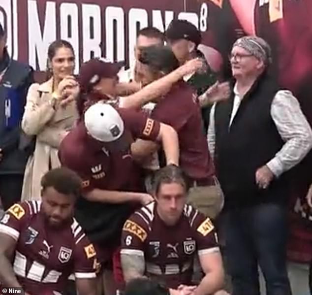 Trener Queenslanda gledao je niz bačvu gubitka posla ako Maroons padne na blues u srijedu navečer