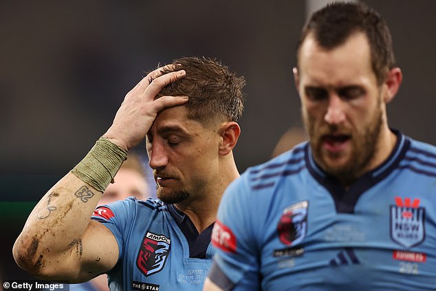 Zac Lomax (lijevo) reagira nakon što je u srijedu navečer propustio tri pogotka na gol u Bluesovom gubitku s dva boda od Queenslanda