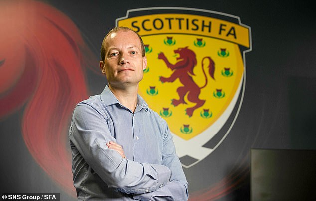 Hampden šef sudaca Willie Collum podržao je službenike utakmice nad kontroverzom na Uskrsnom putu